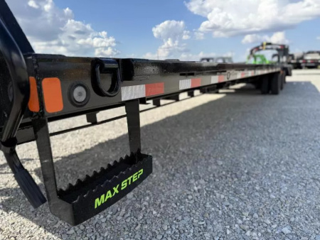 New 2025 Load Trail GP 102x40 Tandem Low-Pro Gooseneck w/Under Frame Bridge & Pipe Bridge Deckover Flatbed Trailer 25,900 GVWR