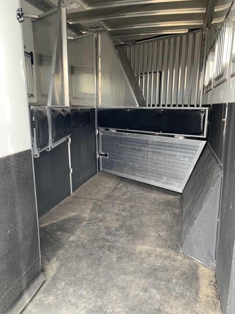 Used 2019 Sundowner Horizon 8021 GRS 4 Horse Trailer