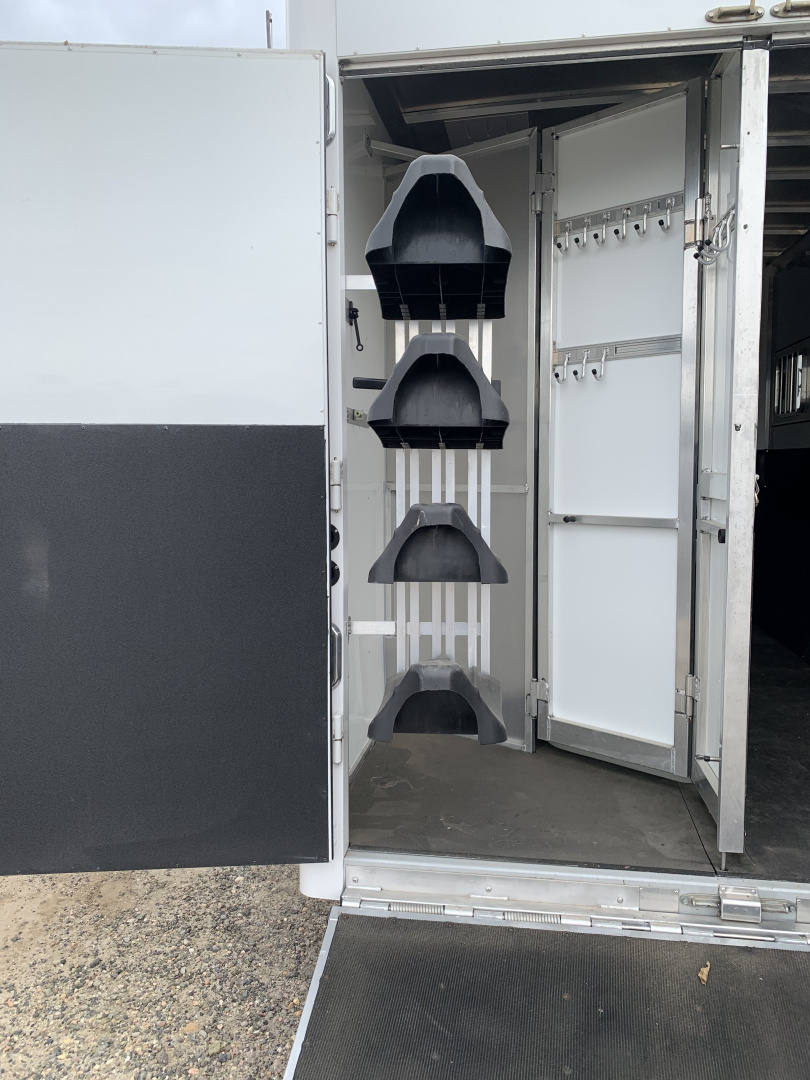 Used 2019 Sundowner Horizon 8021 GRS 4 Horse Trailer