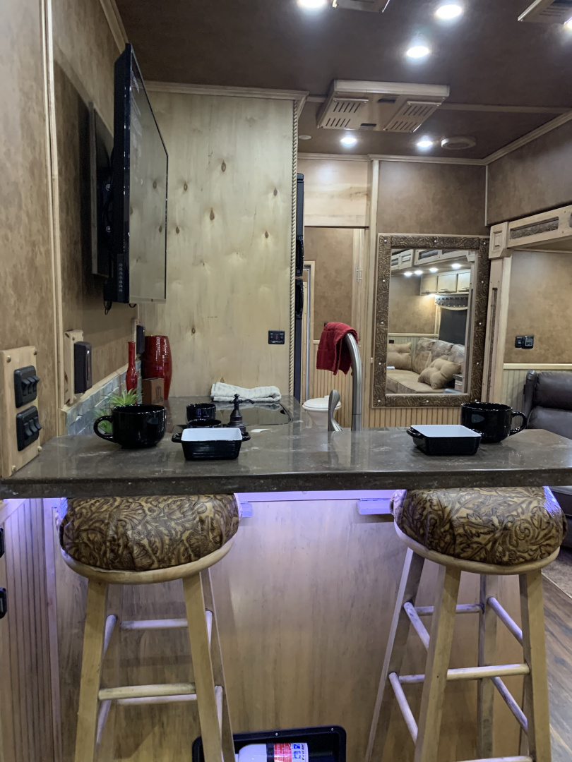 Used 2019 Sundowner Horizon 8021 GRS 4 Horse Trailer