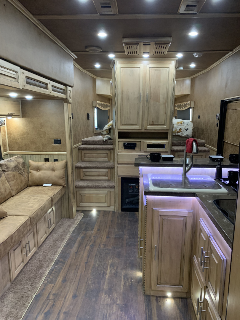 Used 2019 Sundowner Horizon 8021 GRS 4 Horse Trailer