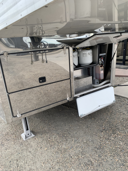 Used 2019 Sundowner Horizon 8021 GRS 4 Horse Trailer