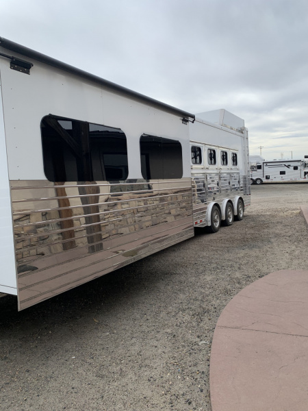 Used 2019 Sundowner Horizon 8021 GRS 4 Horse Trailer