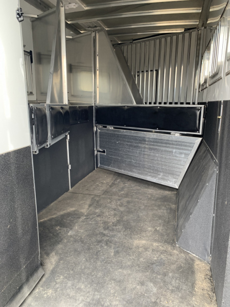 Used 2019 Sundowner Horizon 8021 GRS 4 Horse Trailer