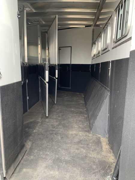 Used 2019 Sundowner Horizon 8021 GRS 4 Horse Trailer