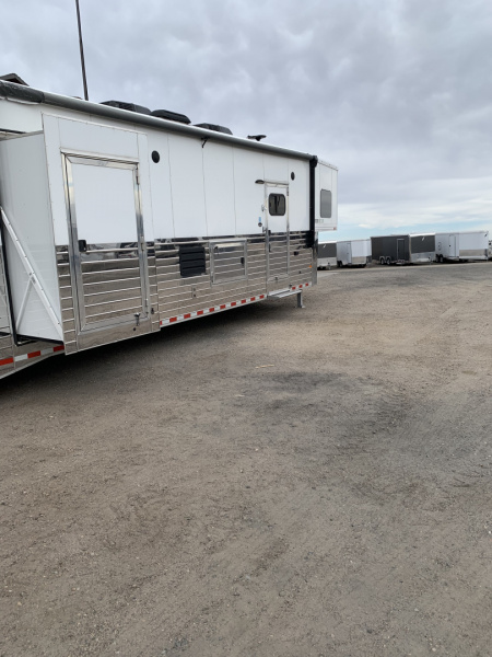 Used 2019 Sundowner Horizon 8021 GRS 4 Horse Trailer