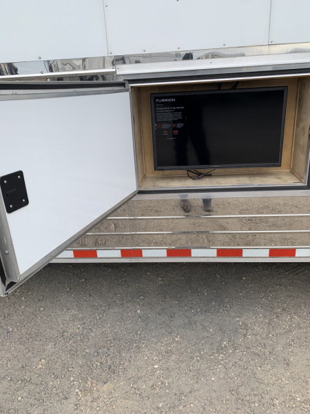 Used 2019 Sundowner Horizon 8021 GRS 4 Horse Trailer