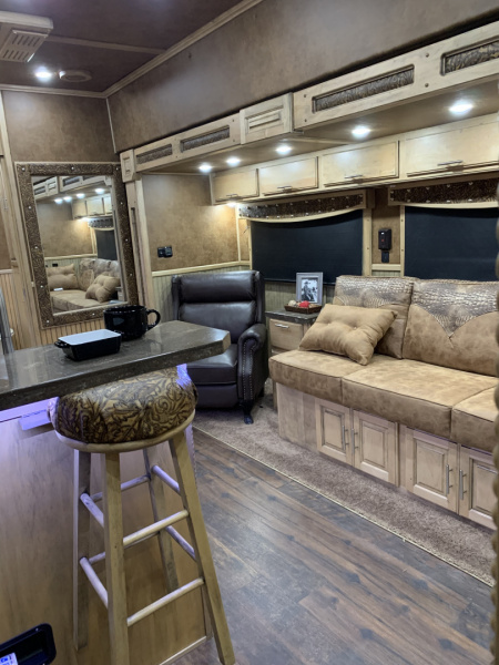 Used 2019 Sundowner Horizon 8021 GRS 4 Horse Trailer