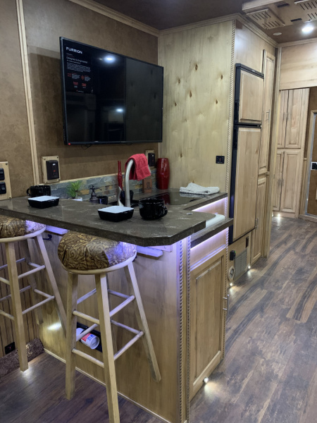 Used 2019 Sundowner Horizon 8021 GRS 4 Horse Trailer