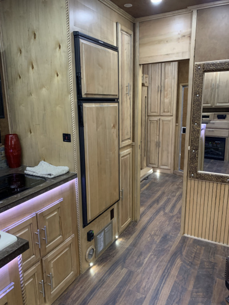 Used 2019 Sundowner Horizon 8021 GRS 4 Horse Trailer