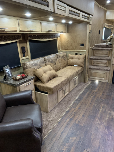 Used 2019 Sundowner Horizon 8021 GRS 4 Horse Trailer