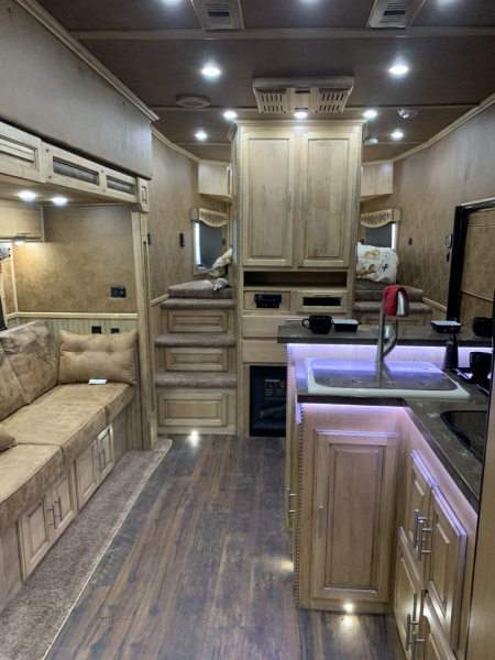 Used 2019 Sundowner Horizon 8021 GRS 4 Horse Trailer