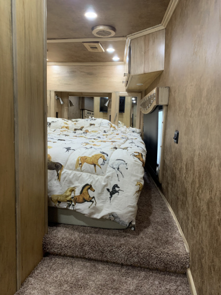 Used 2019 Sundowner Horizon 8021 GRS 4 Horse Trailer