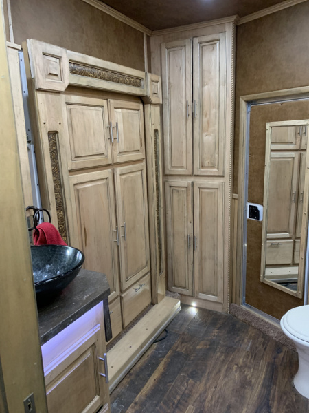 Used 2019 Sundowner Horizon 8021 GRS 4 Horse Trailer