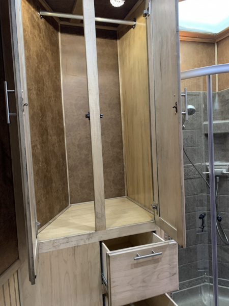 Used 2019 Sundowner Horizon 8021 GRS 4 Horse Trailer