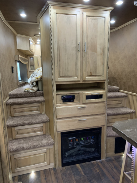 Used 2019 Sundowner Horizon 8021 GRS 4 Horse Trailer