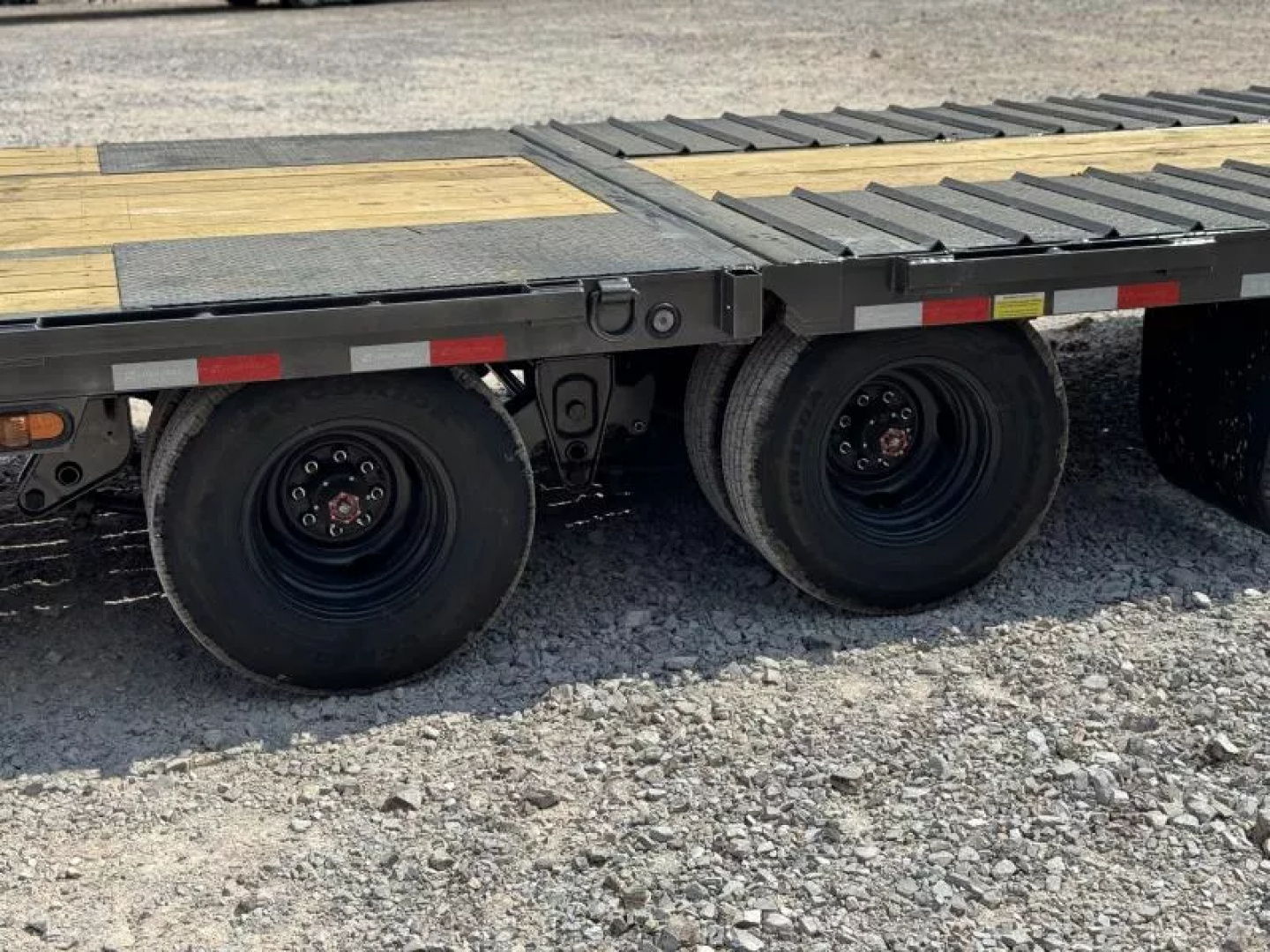 New 2026 Load Trail GL 102X32 GOOSENECK HYDRAULIC DOVE GL AND JACKS 14 PLY 30K GVWR Flatbed Trailer