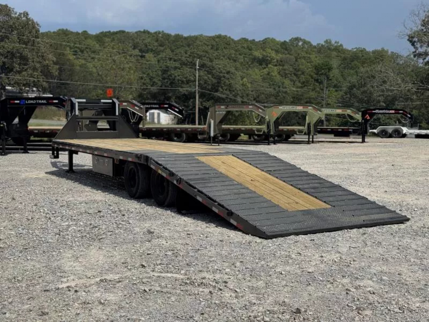 New 2026 Load Trail GL 102X32 GOOSENECK HYDRAULIC DOVE GL AND JACKS 14 PLY 30K GVWR Flatbed Trailer