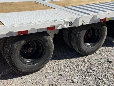 New 2026 Load Trail GL 102X32 HYDRAULIC DOVETAIL GL 25900 GVWR 12' CLEATED DOVETAIL  Flatbed Trailer