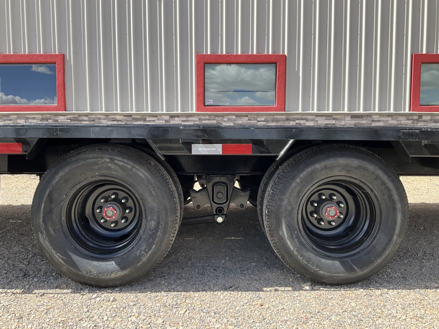 New 2026 PJ 102"x40' GN Low-Pro Flatbed w/ Duals - LD