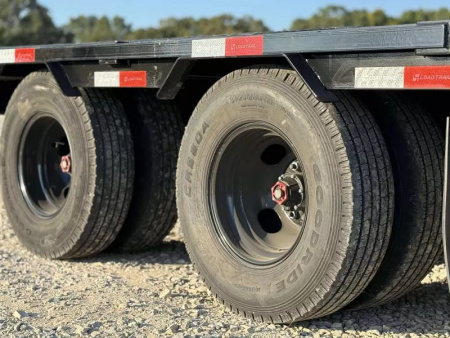 New 2026 Load Trail GP 102X32 GOOSENECK W/MAX RAMPS 25.9K GVWR Flatbed Trailer