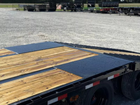 New 2026 Load Trail GL 102X32 GOOSENECK 12' HYDRAULIC DOVETAIL/JACKS 25900 GVWR Flatbed Trailer