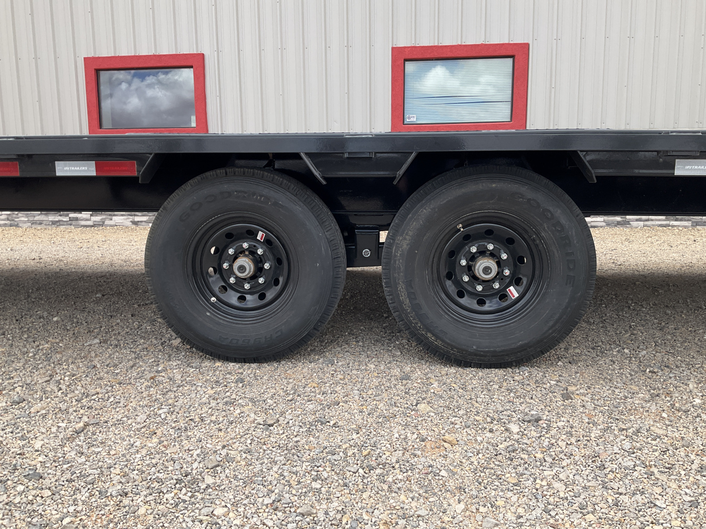 New 2026 PJ 102"x40' GN Low-Pro Flatbed w/ Singles - LX