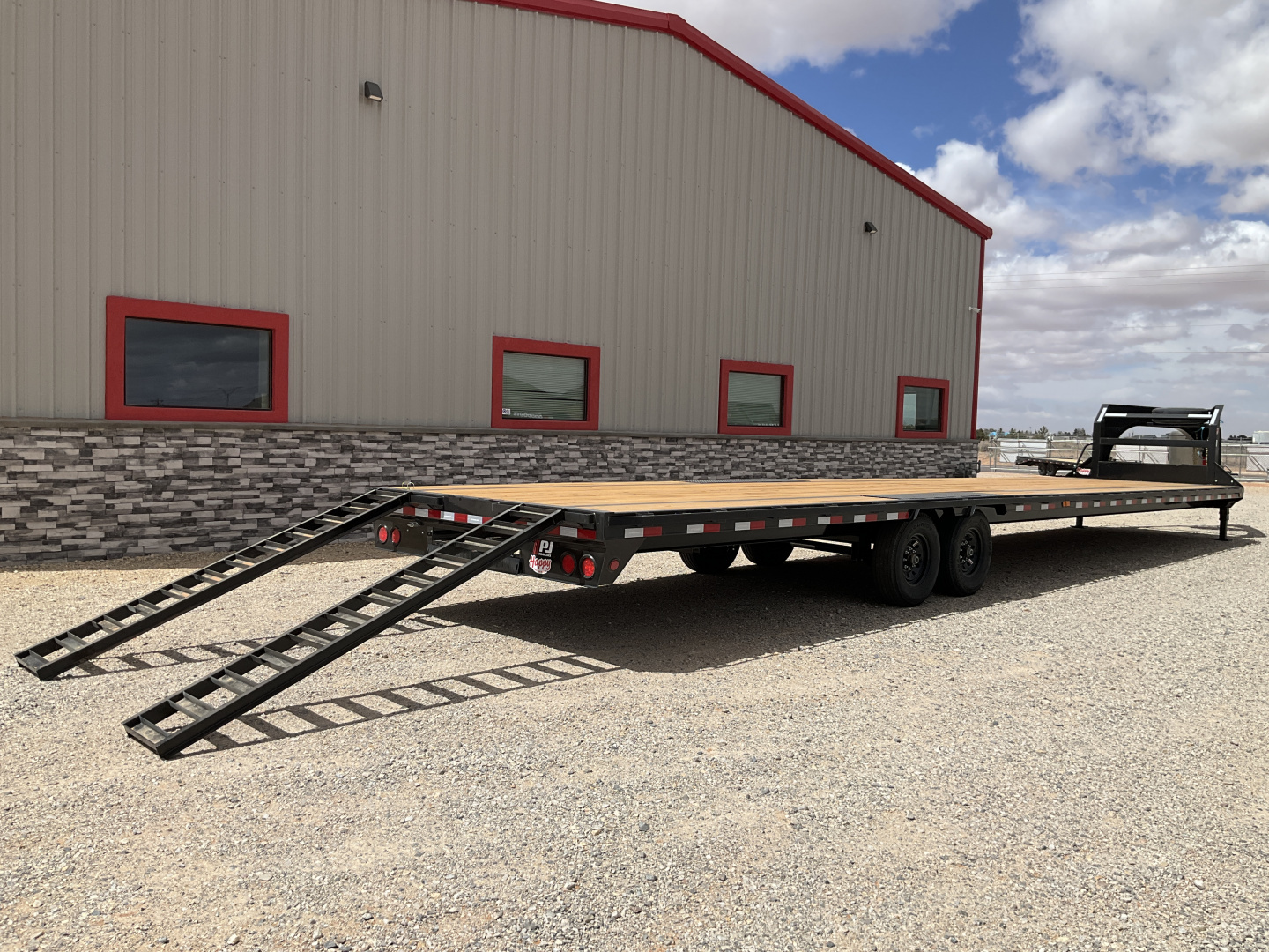 New 2026 PJ 102"x40' GN Low-Pro Flatbed w/ Singles - LX