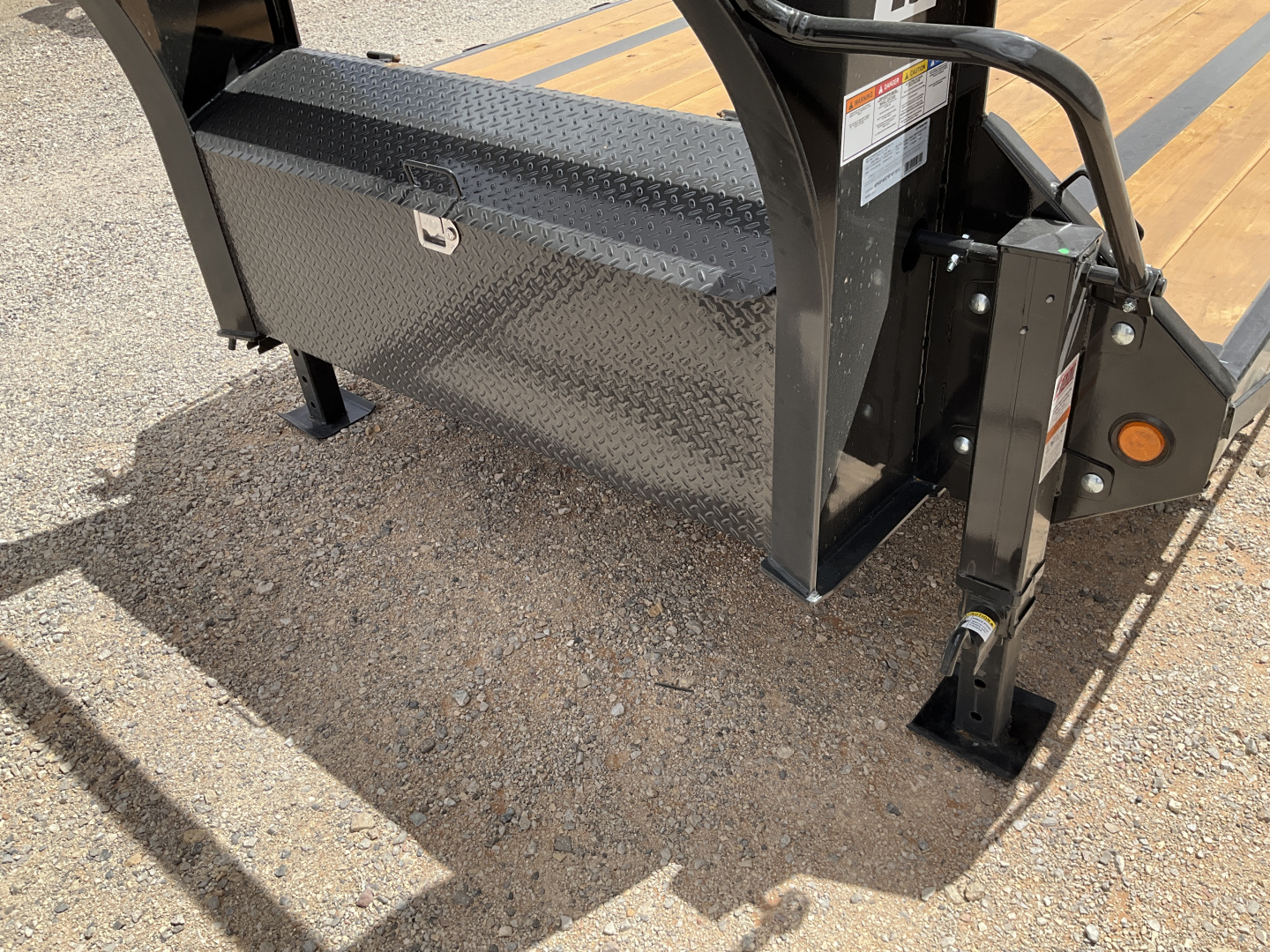 New 2026 PJ 102"x40' GN Low-Pro Flatbed w/ Singles - LX