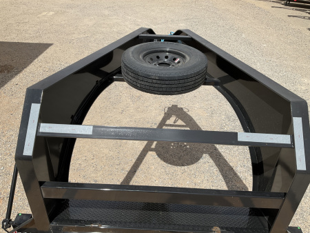 New 2026 PJ 102"x40' GN Low-Pro Flatbed w/ Singles - LX