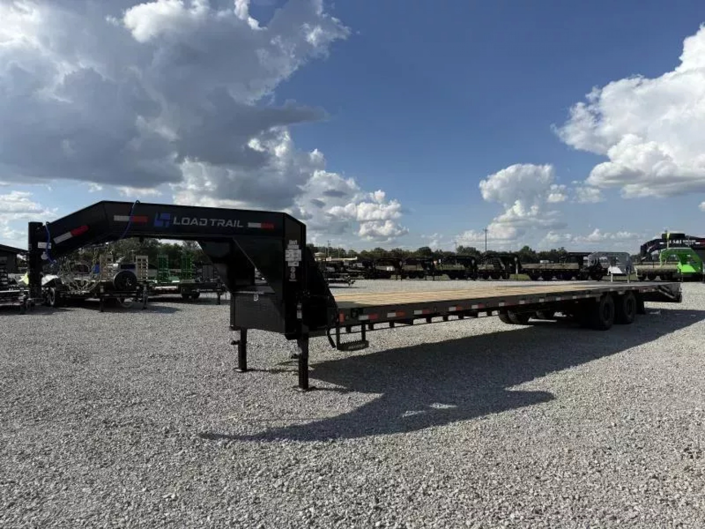 New 2025 Load Trail GP 102x40 Tandem Low-Pro Gooseneck w/Under Frame Bridge & Pipe Bridge Deckover Flatbed Trailer 25,900 GVWR