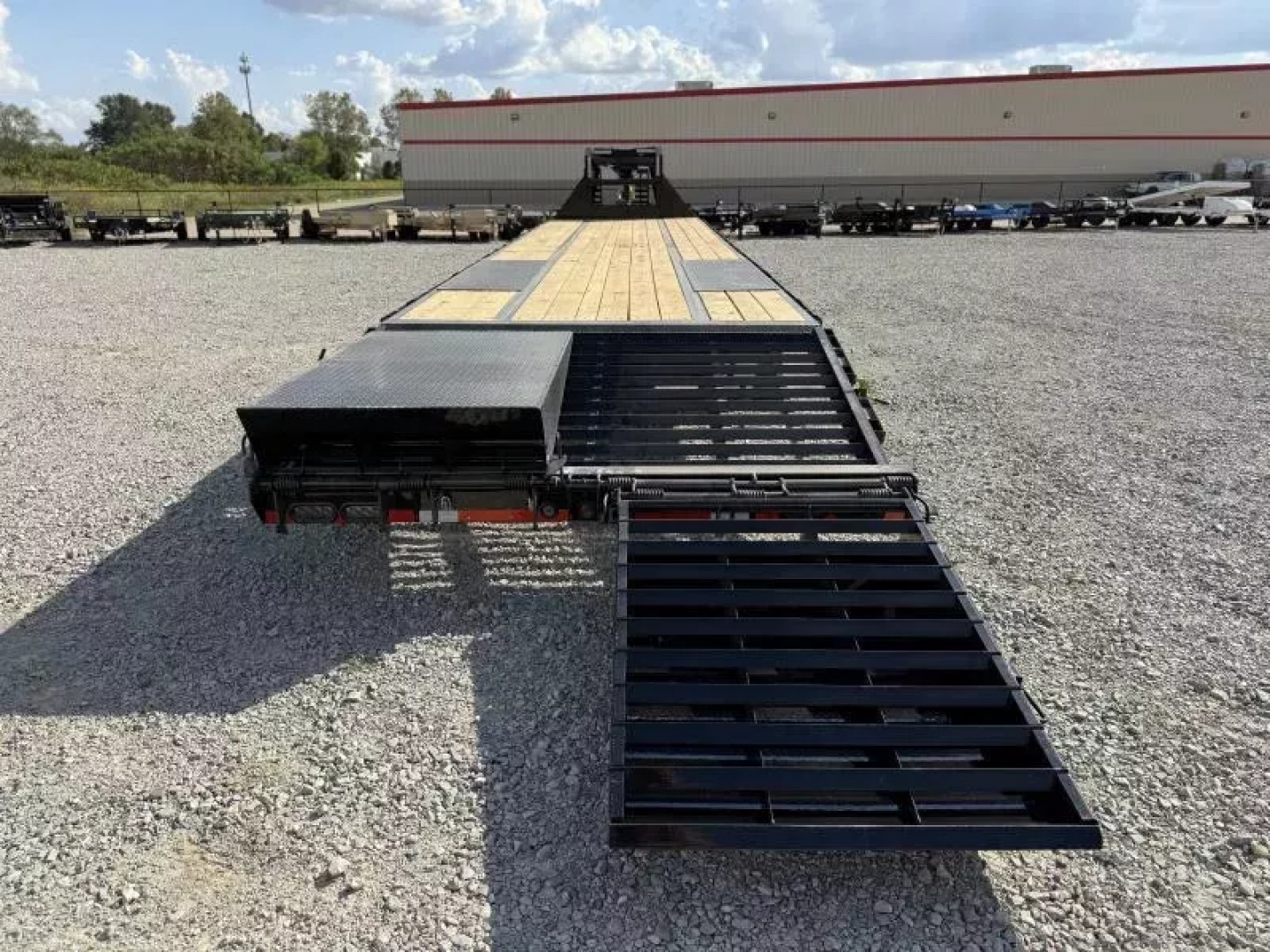 New 2025 Load Trail GP 102x40 Tandem Low-Pro Gooseneck w/Under Frame Bridge & Pipe Bridge Deckover Flatbed Trailer 25,900 GVWR