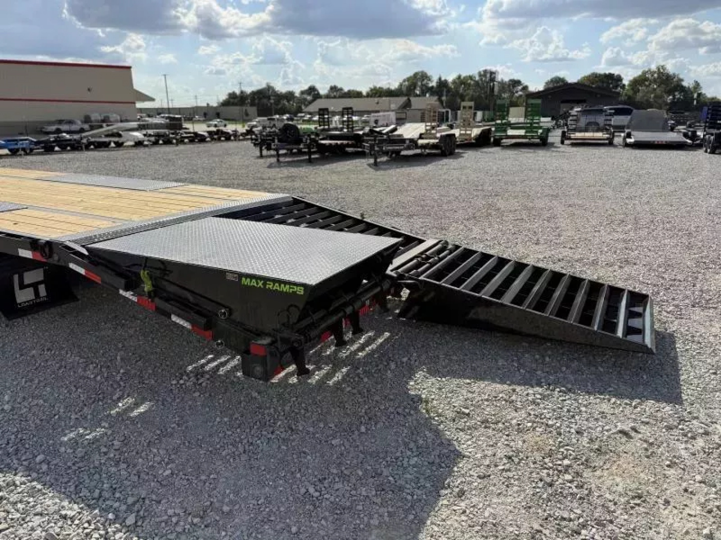 New 2025 Load Trail GP 102x40 Tandem Low-Pro Gooseneck w/Under Frame Bridge & Pipe Bridge Deckover Flatbed Trailer 25,900 GVWR