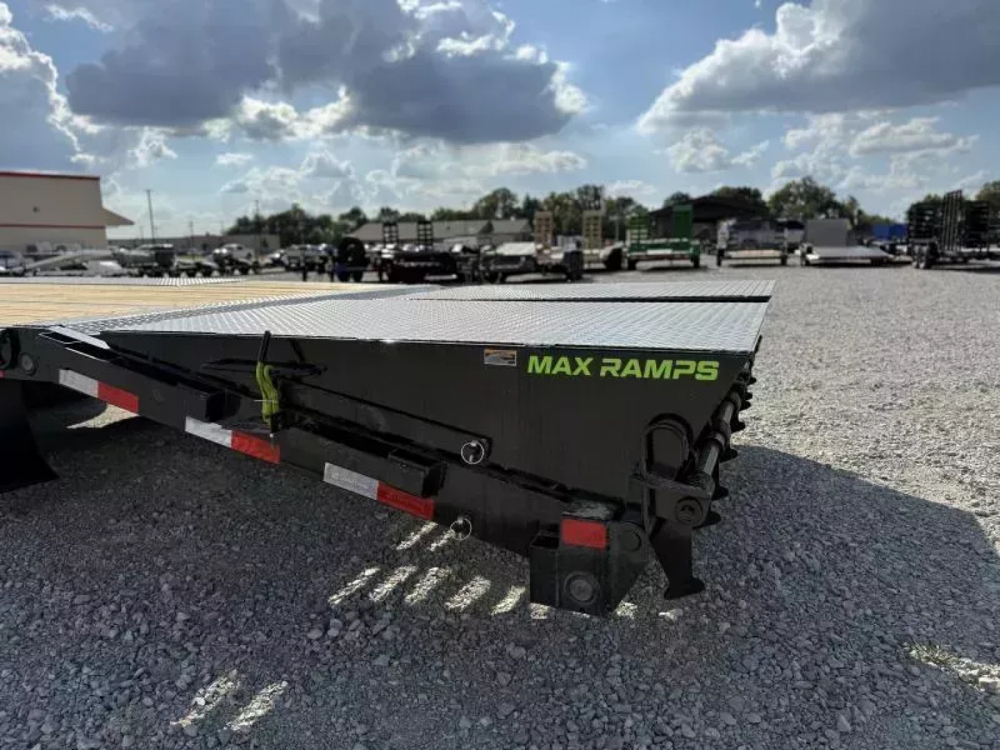 New 2025 Load Trail GP 102x40 Tandem Low-Pro Gooseneck w/Under Frame Bridge & Pipe Bridge Deckover Flatbed Trailer 25,900 GVWR
