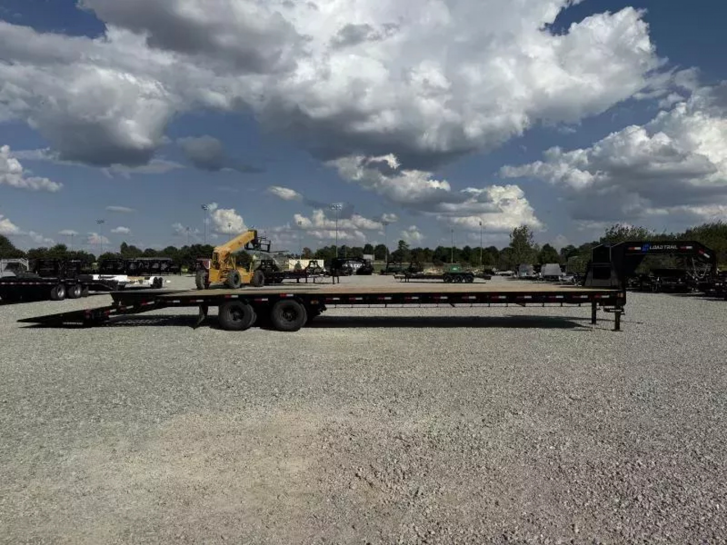 New 2025 Load Trail GP 102x40 Tandem Low-Pro Gooseneck w/Under Frame Bridge & Pipe Bridge Deckover Flatbed Trailer 25,900 GVWR