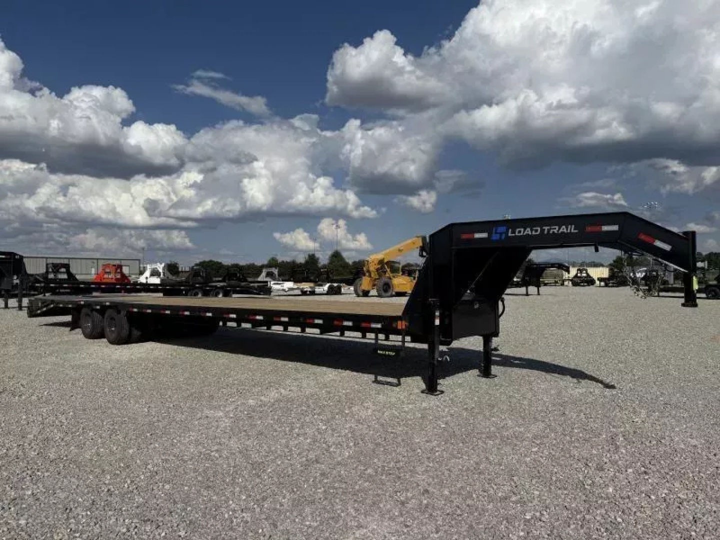 New 2025 Load Trail GP 102x40 Tandem Low-Pro Gooseneck w/Under Frame Bridge & Pipe Bridge Deckover Flatbed Trailer 25,900 GVWR