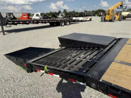 New 2025 Load Trail GP 102x40 Tandem Low-Pro Gooseneck w/Under Frame Bridge & Pipe Bridge Deckover Flatbed Trailer 25,900 GVWR