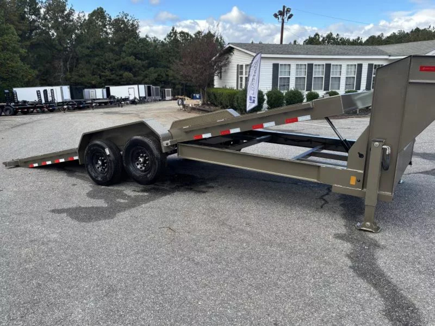 New 2026 Load Trail TG 83X24 GOOSENECK RAPID TILT W/HYDRAULIC JACKS 14K GVWR Tilt Trailer