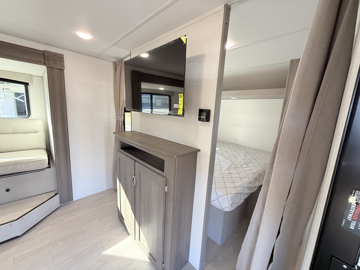 New 2026 Coachmen Clipper 262DBS Travel Trailer