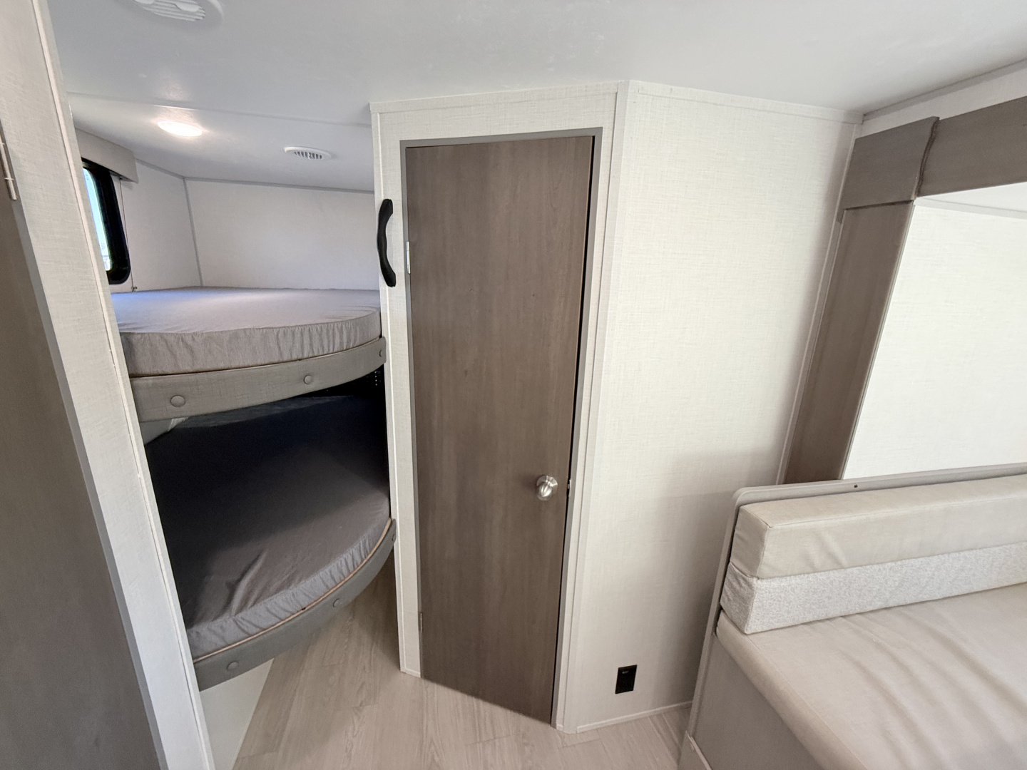 New 2026 Coachmen Clipper 262DBS Travel Trailer