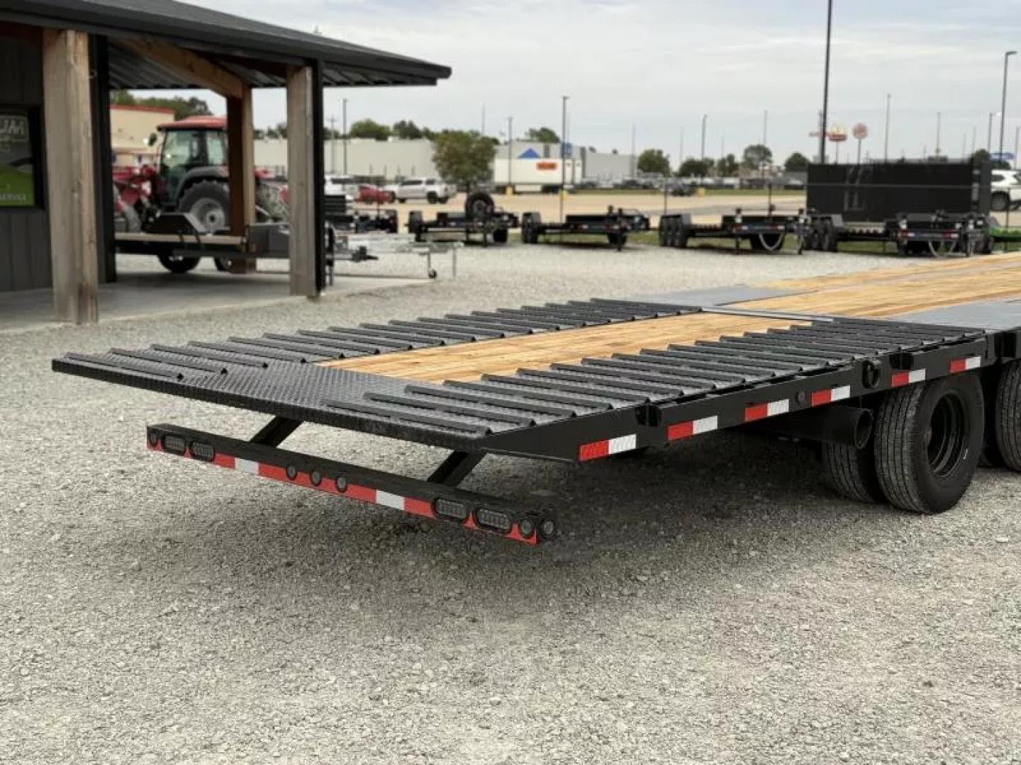 New 2026 Load Trail GL 102X40 GOOSENECK 12' HYDRAULIC DOVETAIL AND JACKS 25900 GVWR Flatbed Trailer