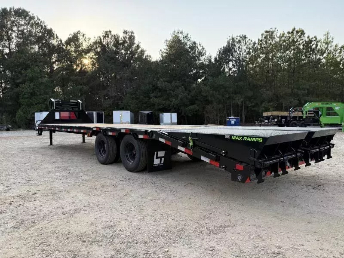 New GP 2025 Load Trail 102x32 25900 GVWR MAX RAMP Tandem Low-Pro Gooseneck Deckover Trailer