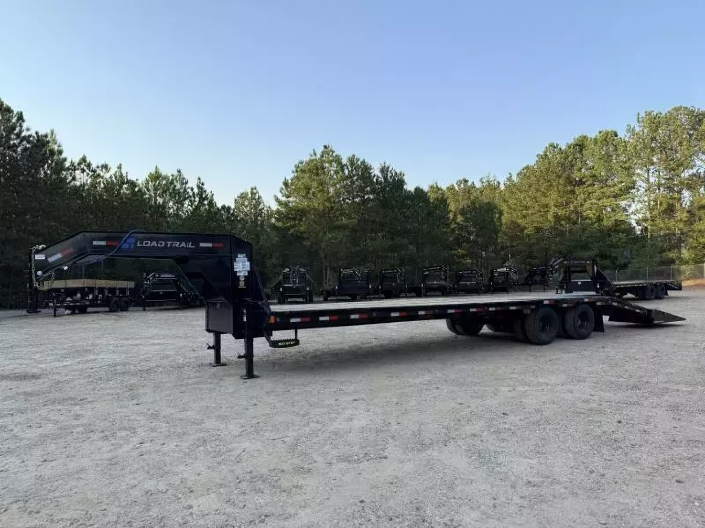 New GP 2025 Load Trail 102x32 25900 GVWR MAX RAMP Tandem Low-Pro Gooseneck Deckover Trailer