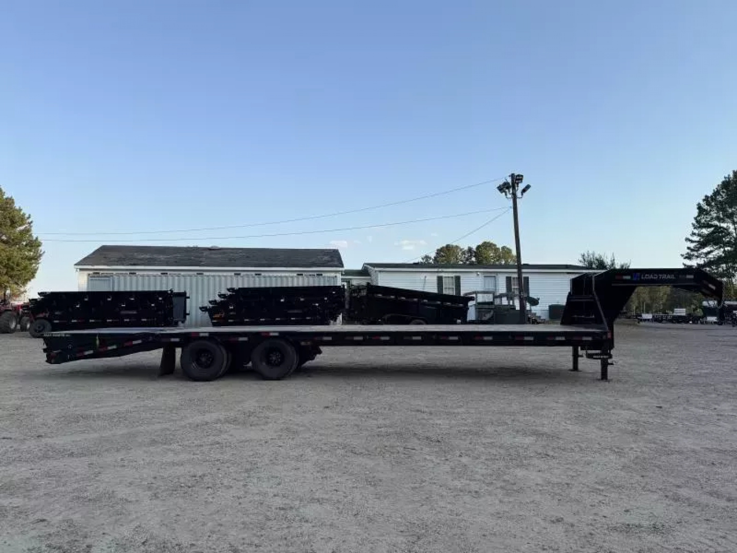 New GP 2025 Load Trail 102x32 25900 GVWR MAX RAMP Tandem Low-Pro Gooseneck Deckover Trailer