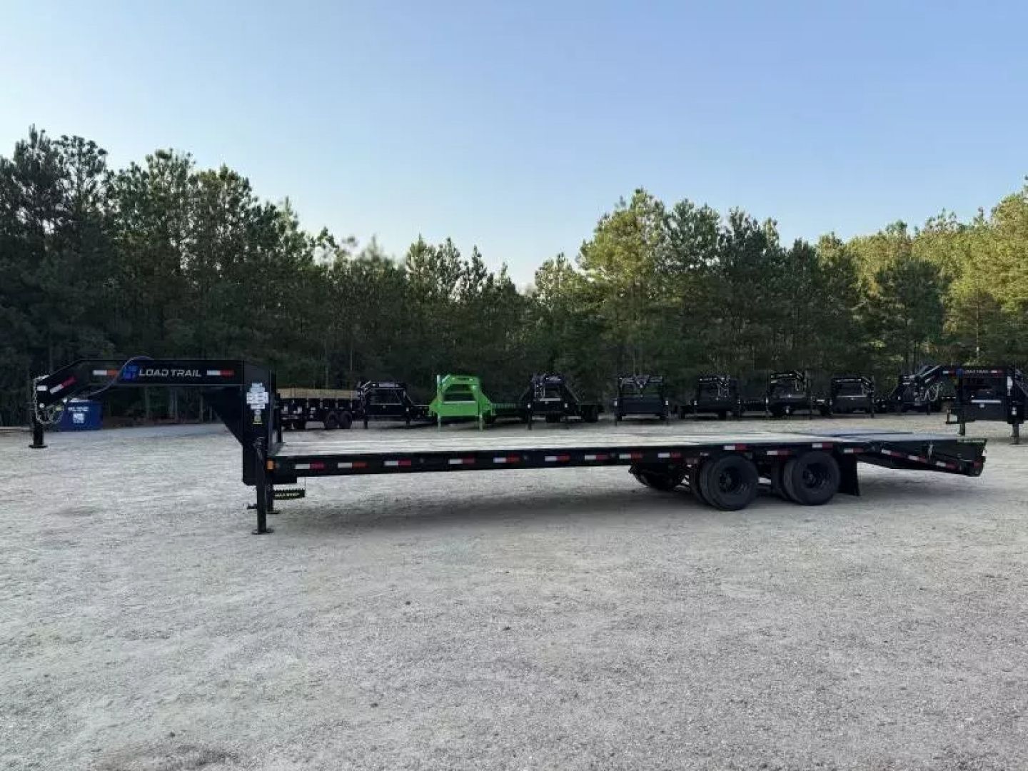 New GP 2025 Load Trail 102x32 25900 GVWR MAX RAMP Tandem Low-Pro Gooseneck Deckover Trailer