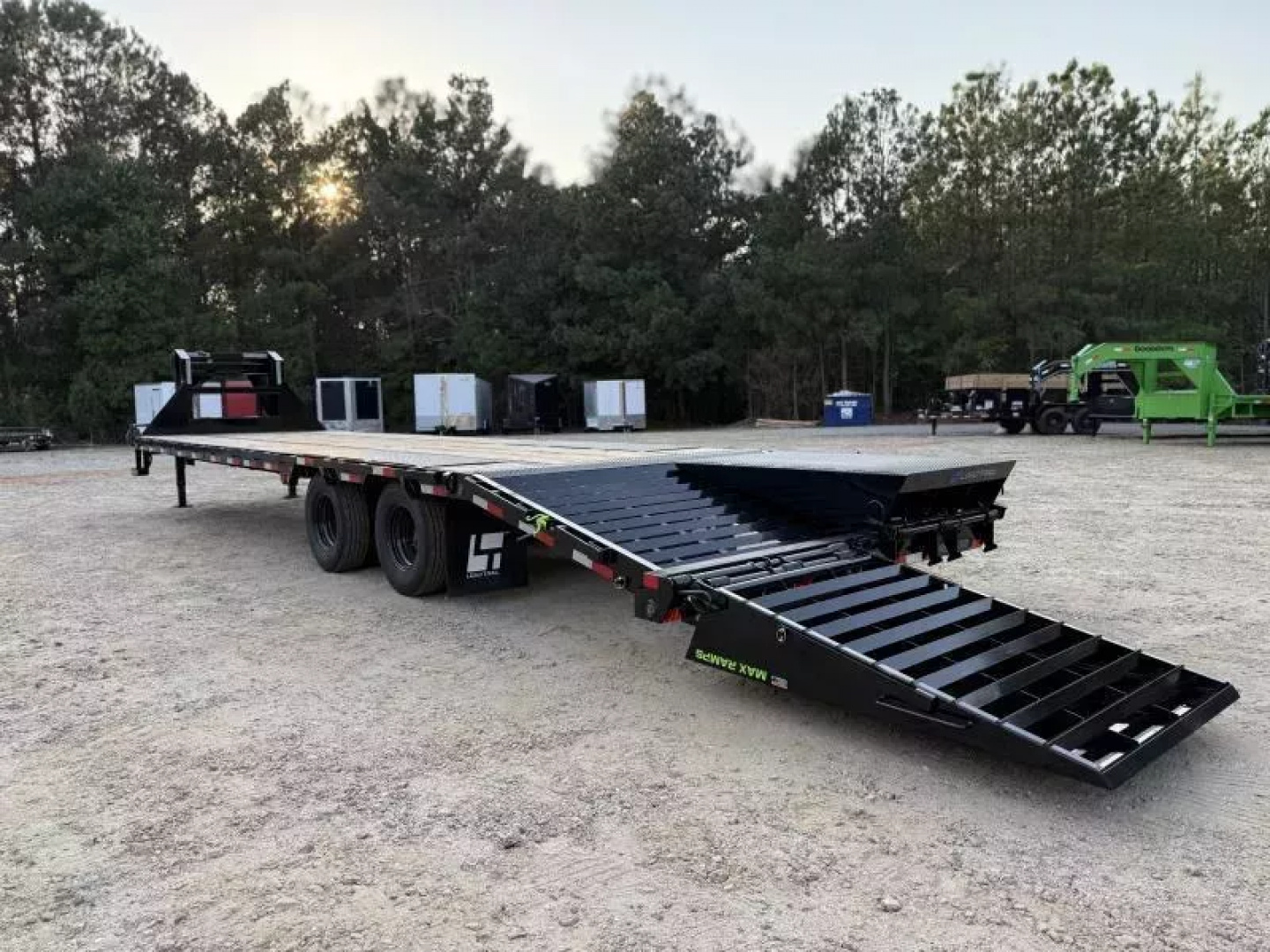 New GP 2025 Load Trail 102x32 25900 GVWR MAX RAMP Tandem Low-Pro Gooseneck Deckover Trailer