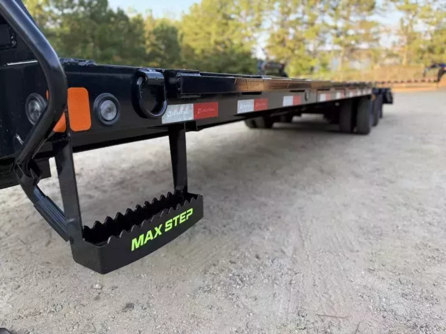 New GP 2025 Load Trail 102x32 25900 GVWR MAX RAMP Tandem Low-Pro Gooseneck Deckover Trailer