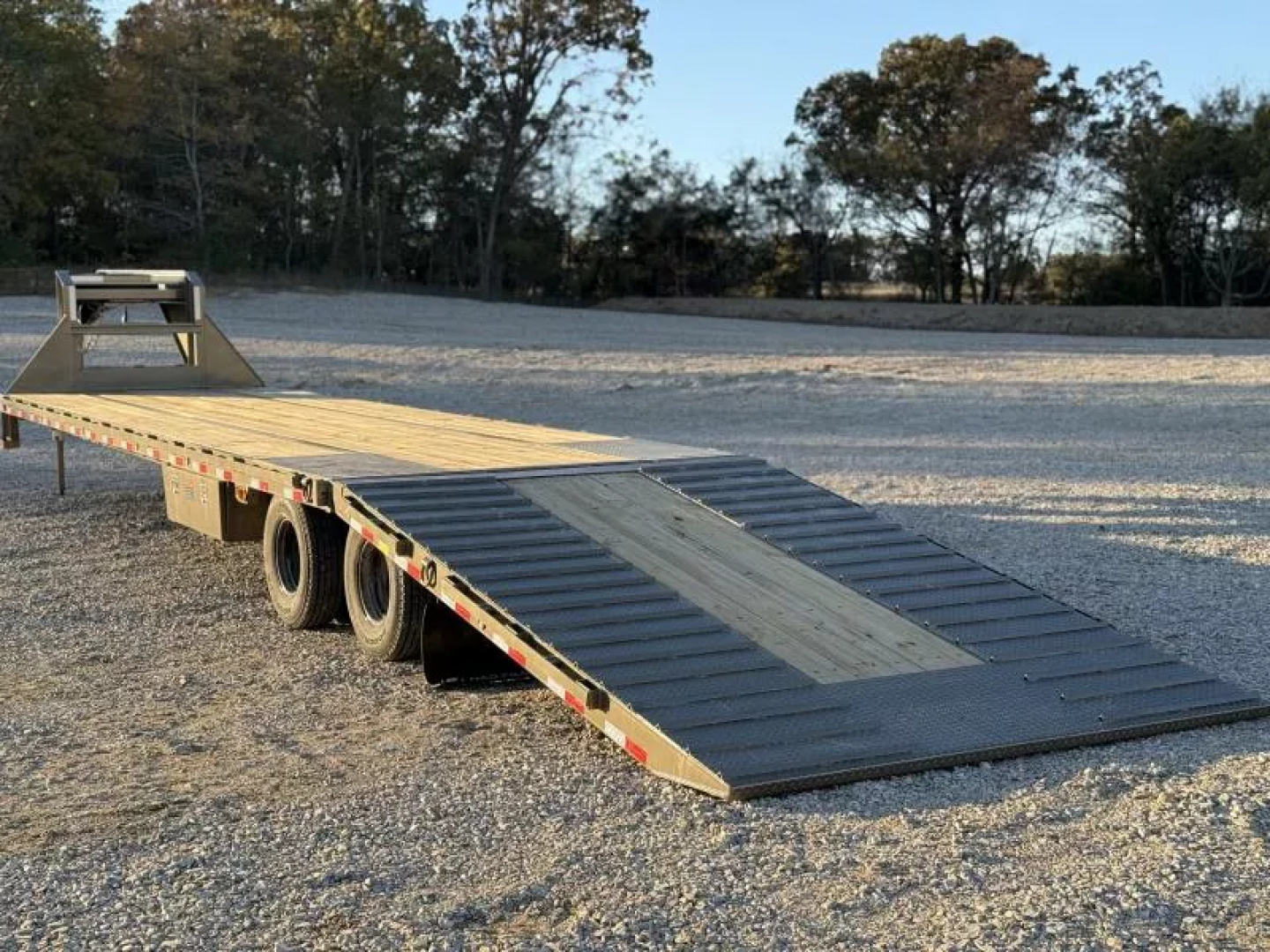 New 2026 Load Trail GL 102X40 GOOSENECK 12' HYDRAULIC DOVETAIL AND JACKS 25900 GVWR Flatbed Trailer