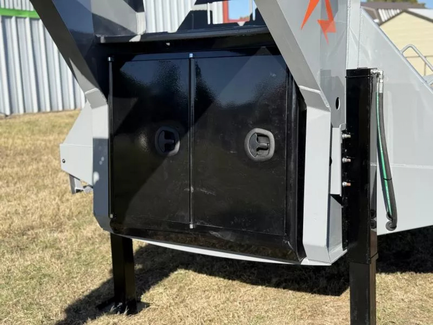 New 2026 RawMaxx HTX 102X32 GOOSENECK HYDRAULIC DISC BRAKE 11' HYDRAULIC DOVE/JACKS 24K GVWR