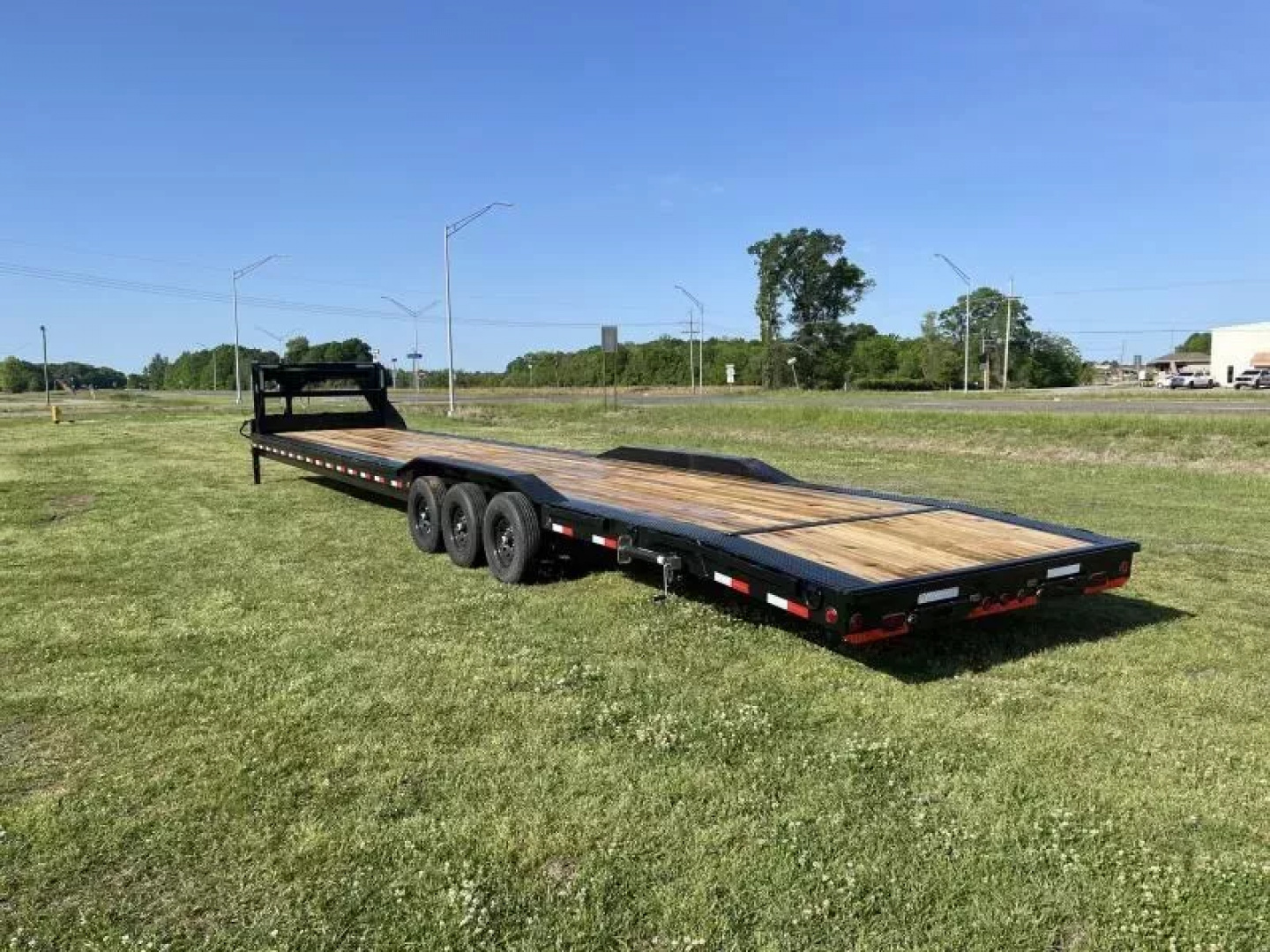 New 2025 Load Trail GC 102X40 LOWBOY  Car Hauler DRIVE OVER FENDER AND SLIDE IN RAMPS